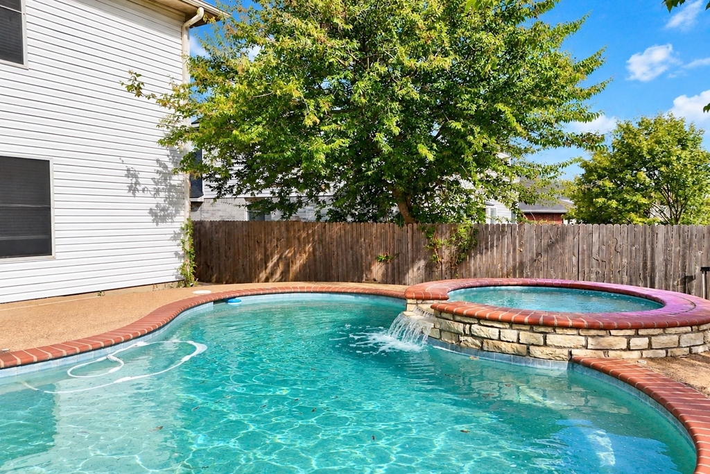 7909 Mosstree Drive - Photo 5