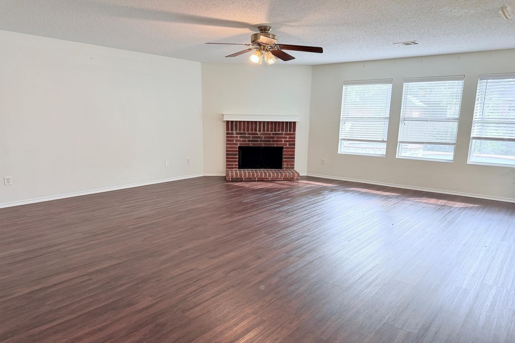 7909 Mosstree Drive - Photo 9