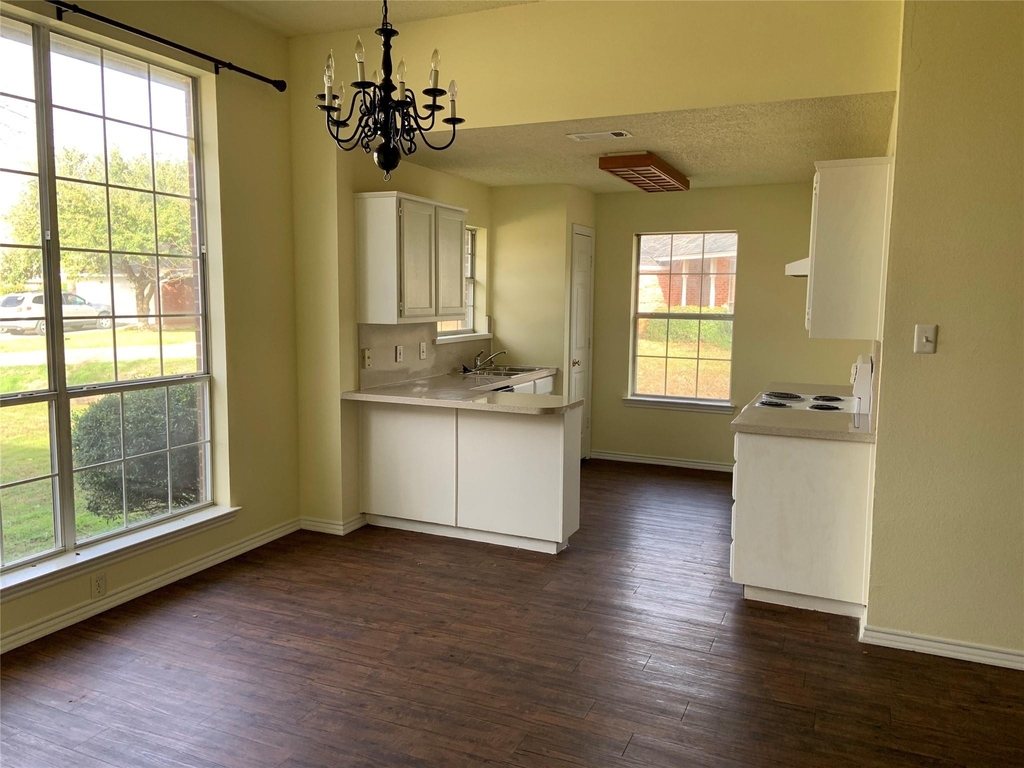 816 Brittany Drive - Photo 6