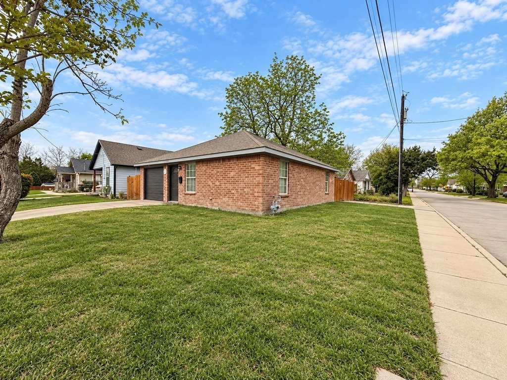 1102 Hamilton Street - Photo 2