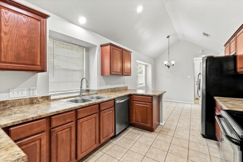 1653 Glenmore Drive - Photo 19