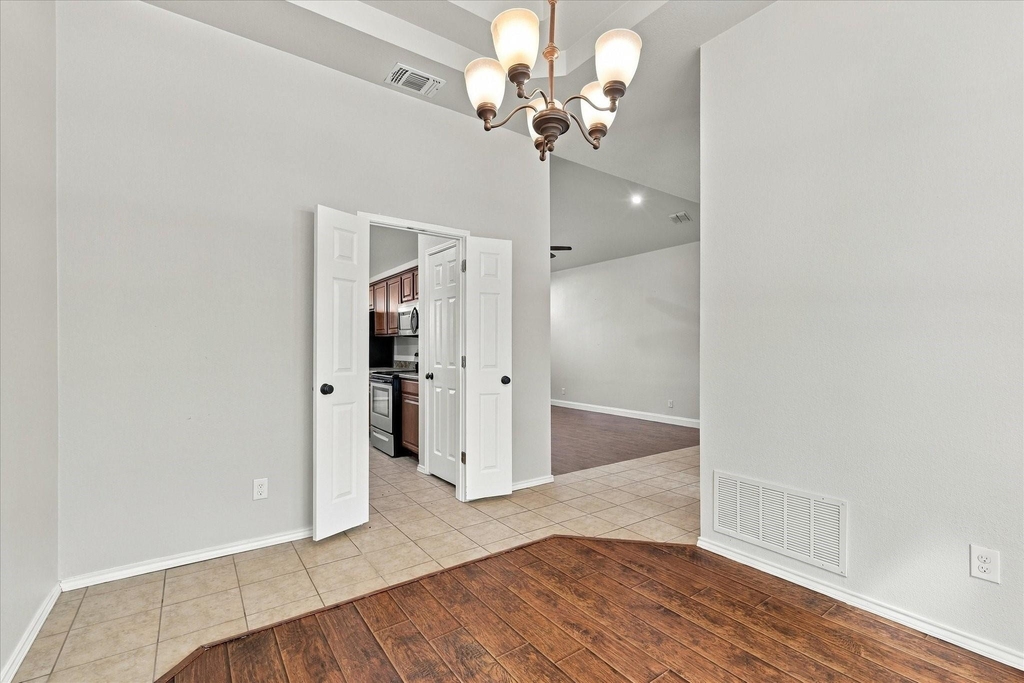 1653 Glenmore Drive - Photo 13