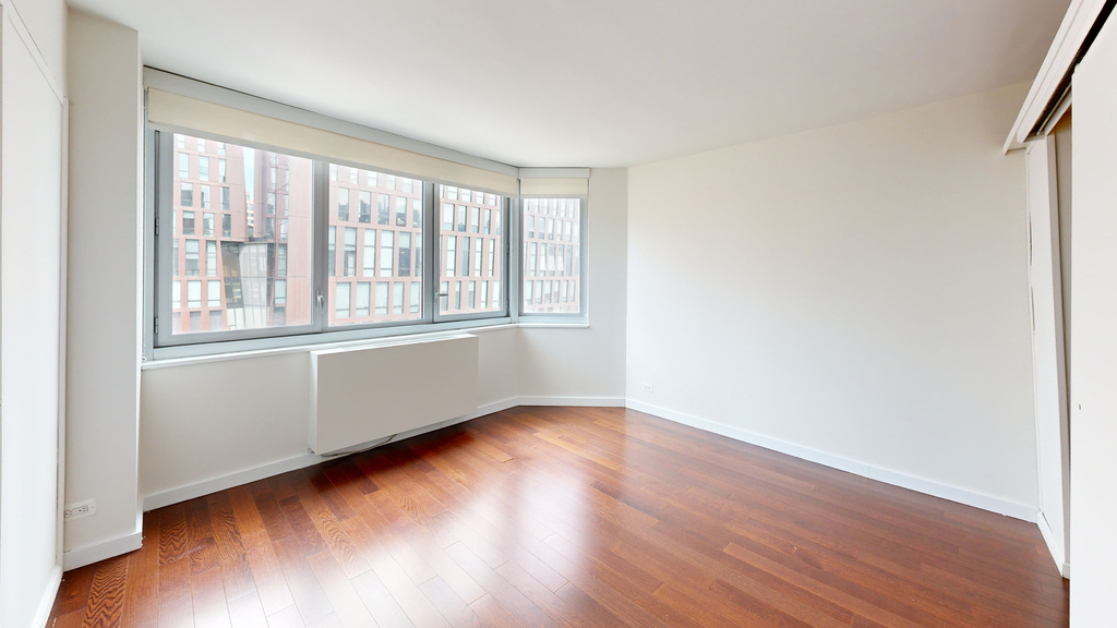 401 E 34th St - Photo 4