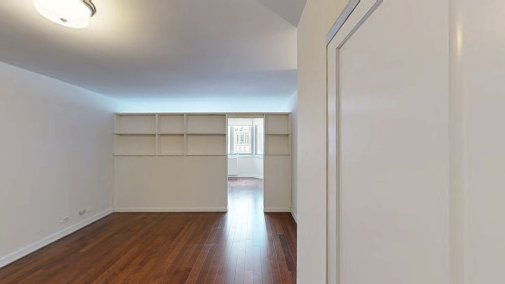401 E 34th St - Photo 3