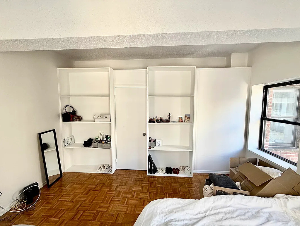 West 34th Street - Photo 4