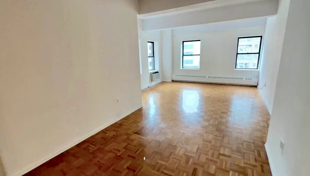 West 34th Street - Photo 1