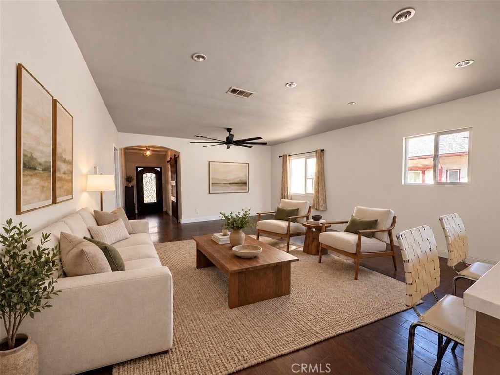 1652 La Golondrina Avenue - Photo 0