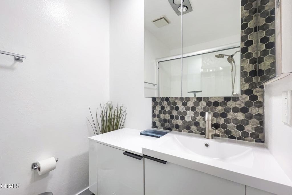 1340 E Hillcrest Drive - Photo 14