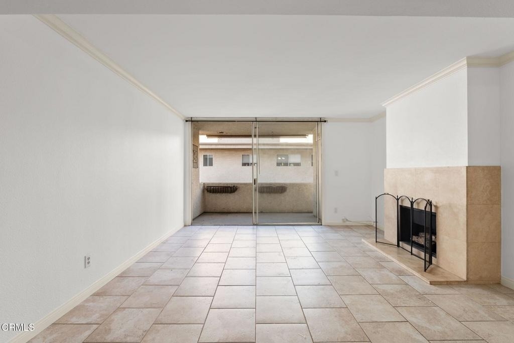 5325 Newcastle Avenue - Photo 6