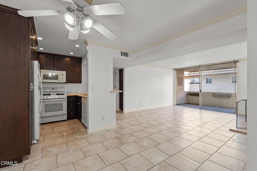 5325 Newcastle Avenue - Photo 2