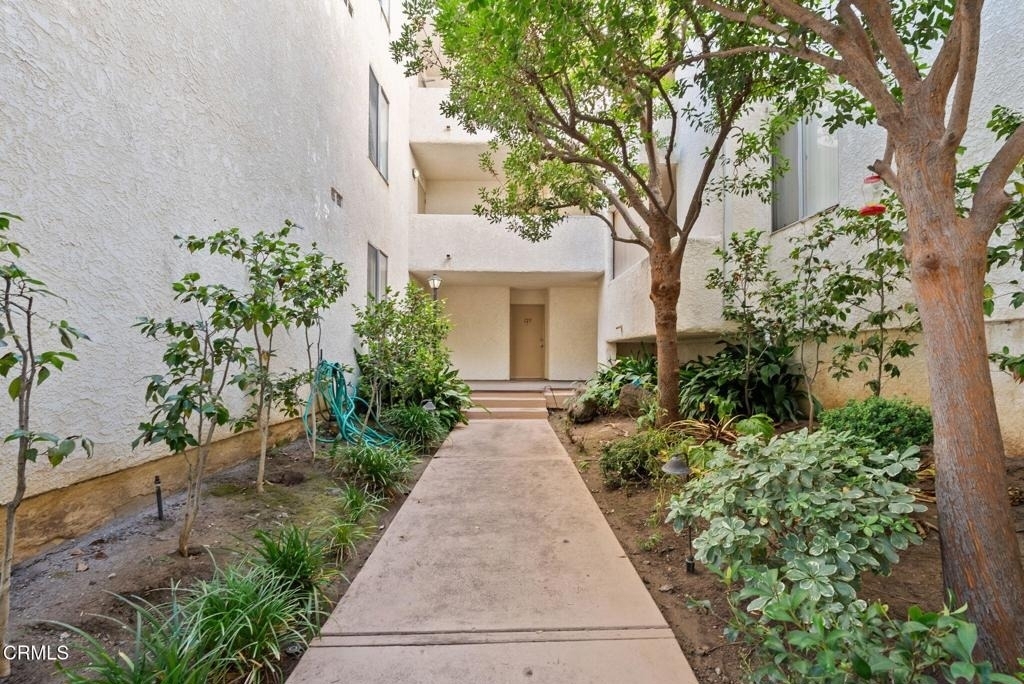 5325 Newcastle Avenue - Photo 28