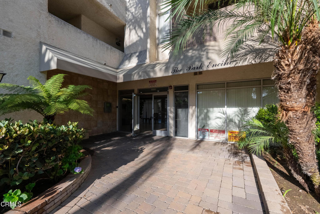 5325 Newcastle Avenue - Photo 31