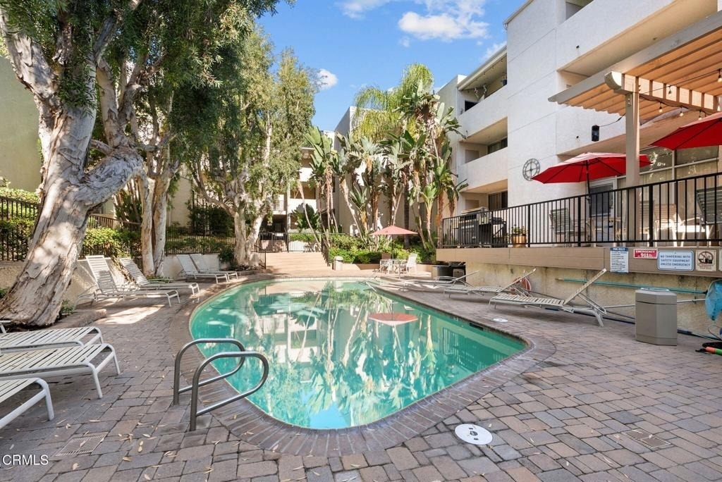 5325 Newcastle Avenue - Photo 20