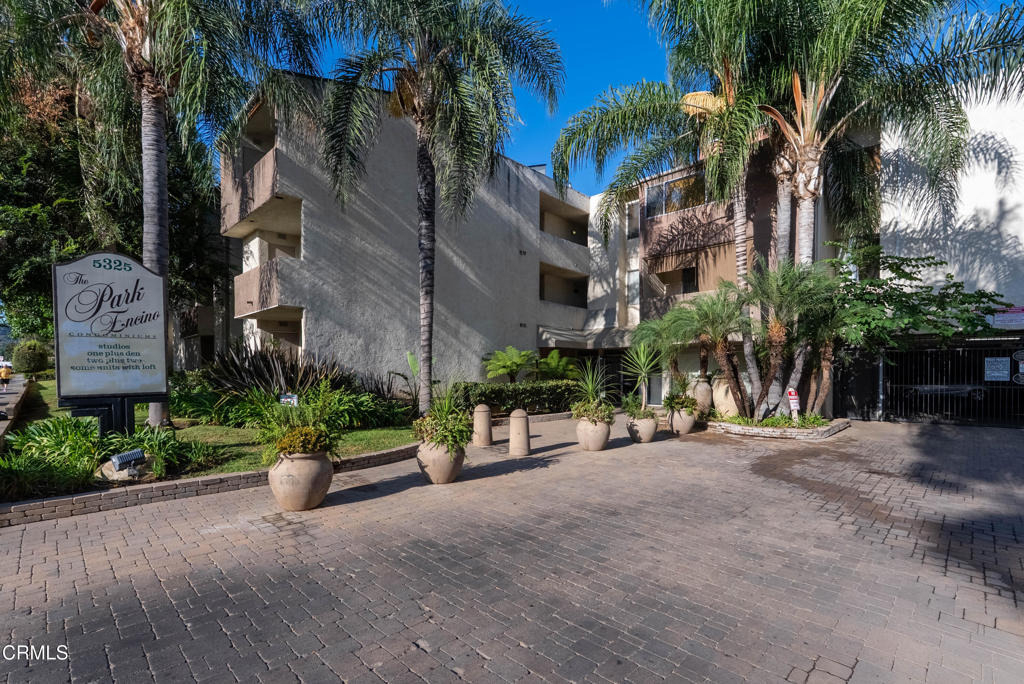 5325 Newcastle Avenue - Photo 29