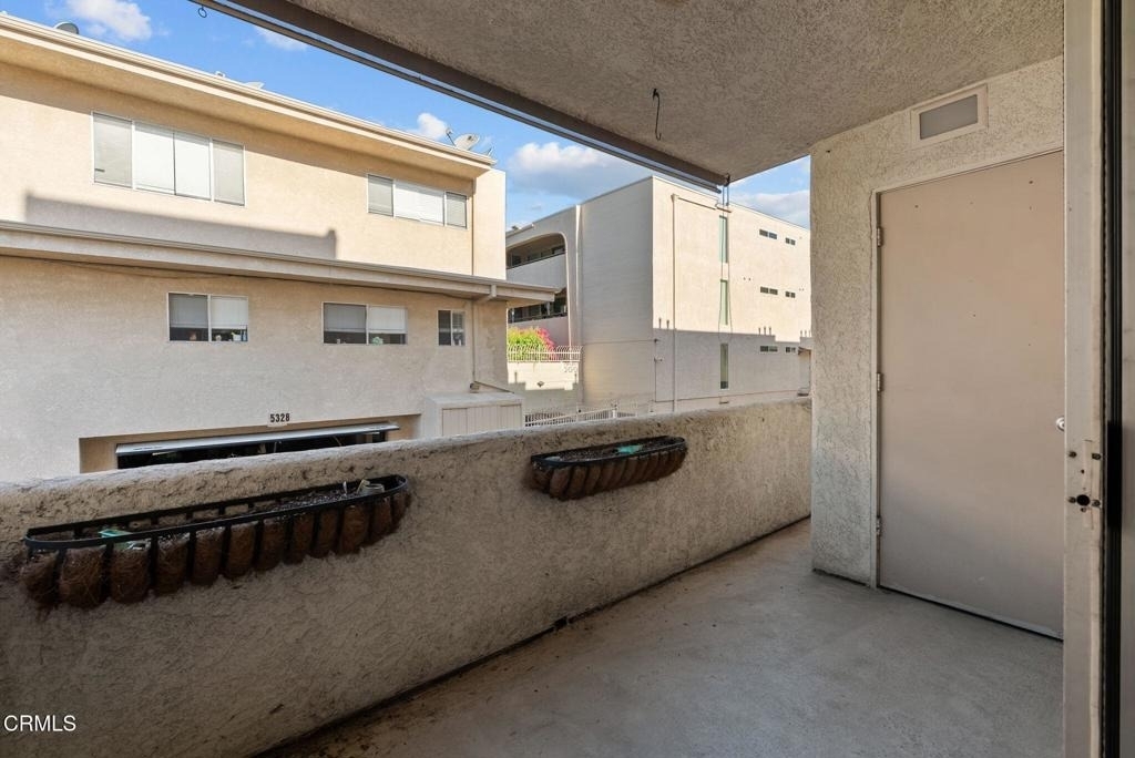 5325 Newcastle Avenue - Photo 7