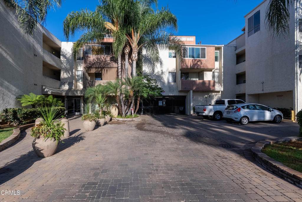 5325 Newcastle Avenue - Photo 30