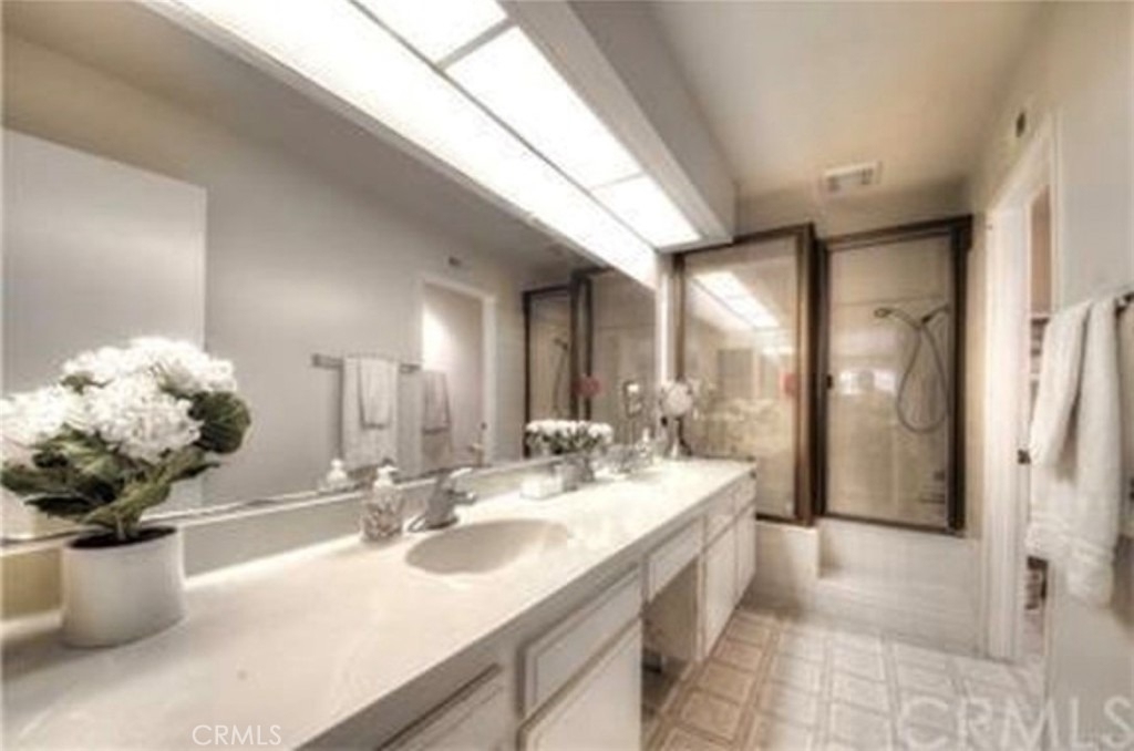 2543 Farview - Photo 7
