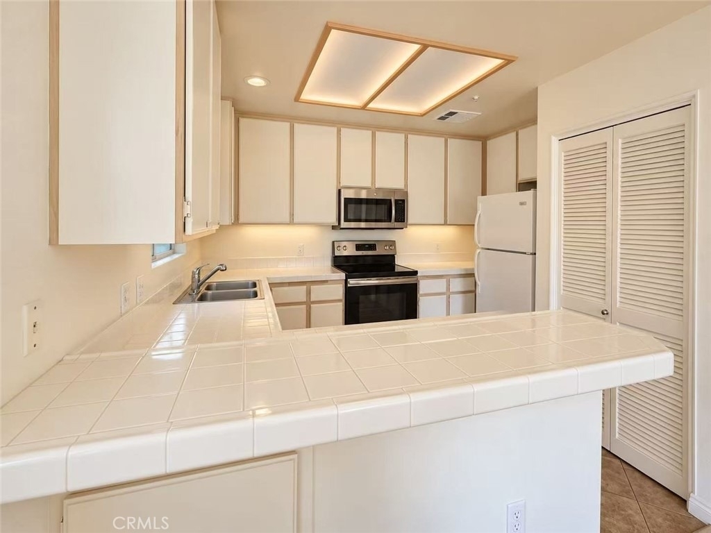2960 Champion Way - Photo 4