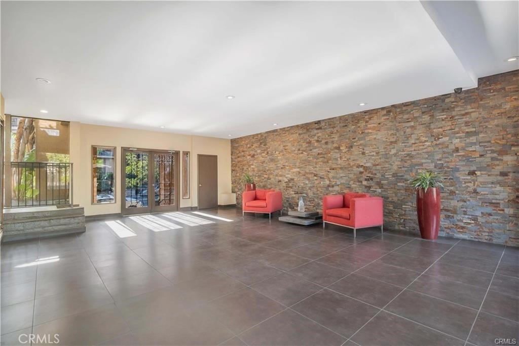 970 Palm - Photo 2