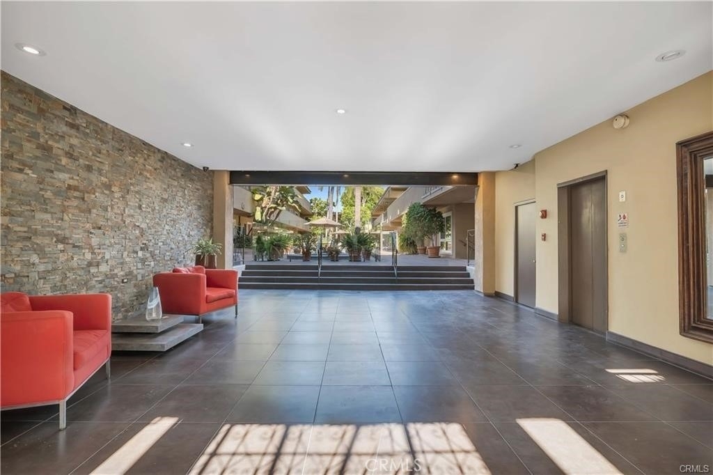 970 Palm - Photo 1