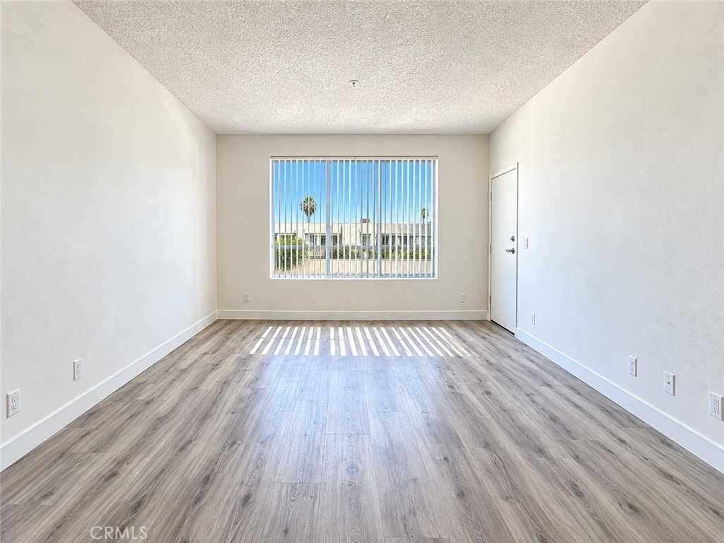 11657 Oxnard Street - Photo 22