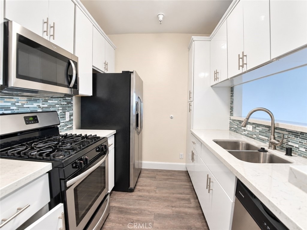 11657 Oxnard Street - Photo 0