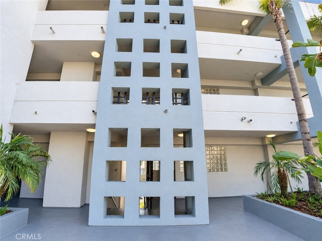 11657 Oxnard Street - Photo 2