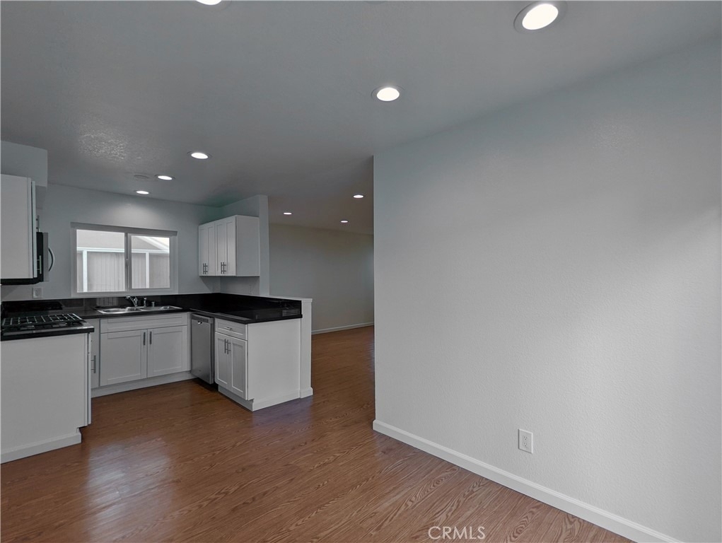 1159 Linden Avenue - Photo 2