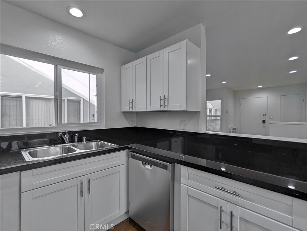 1159 Linden Avenue - Photo 0
