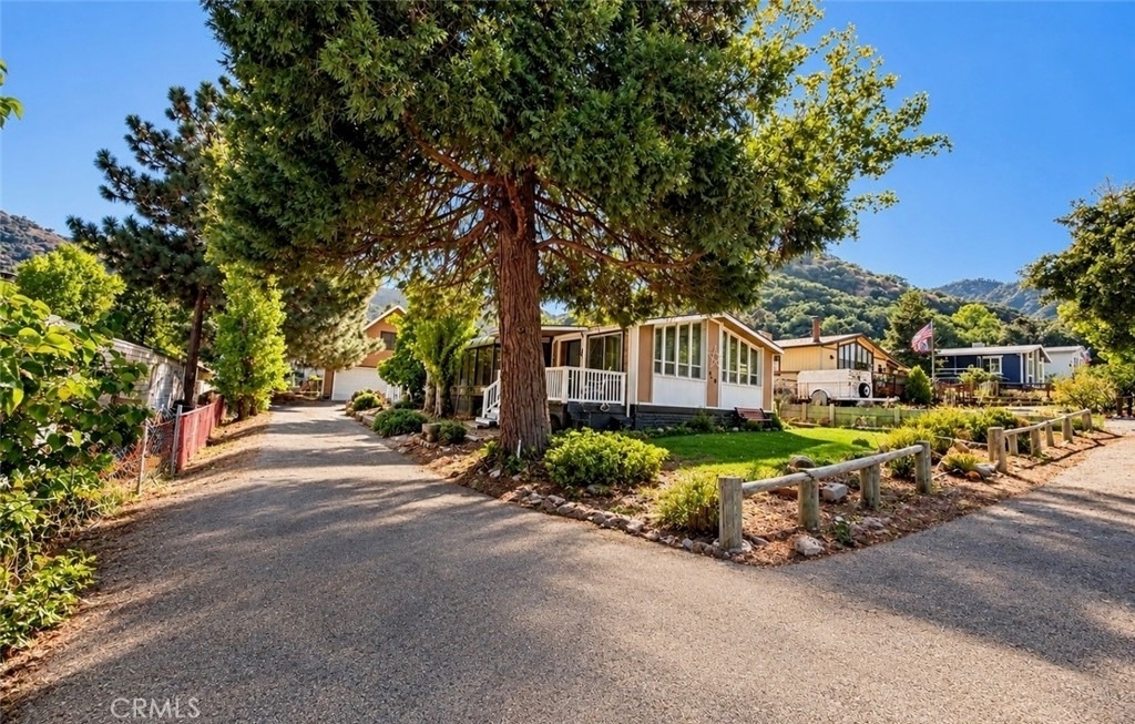 820 Yosemite - Photo 0