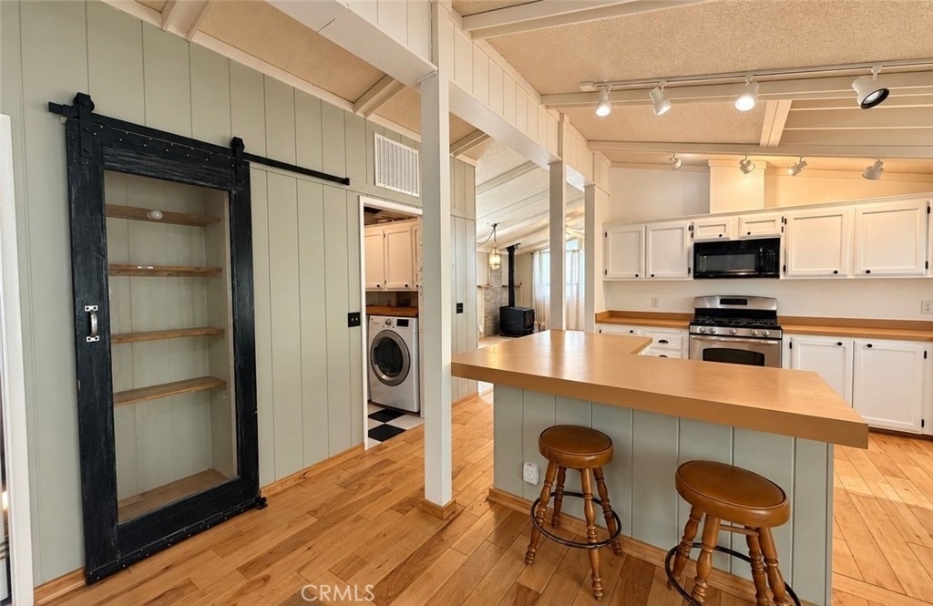 820 Yosemite - Photo 2