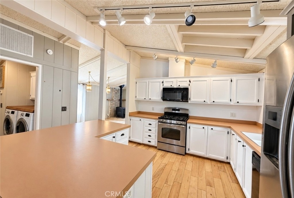 820 Yosemite - Photo 3