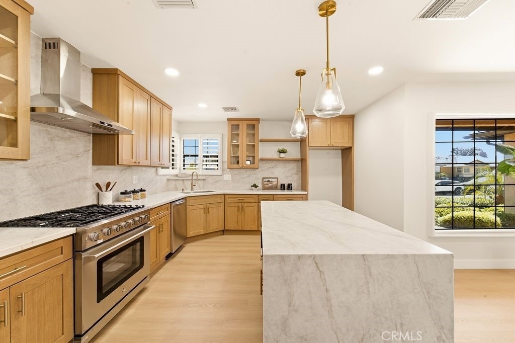 6313 Melvin - Photo 1
