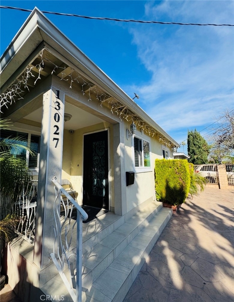 13027 Aetna Street - Photo 1