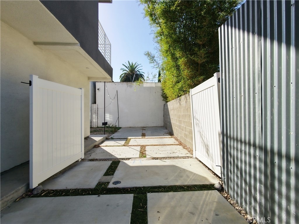 5635 Klump Avenue - Photo 39
