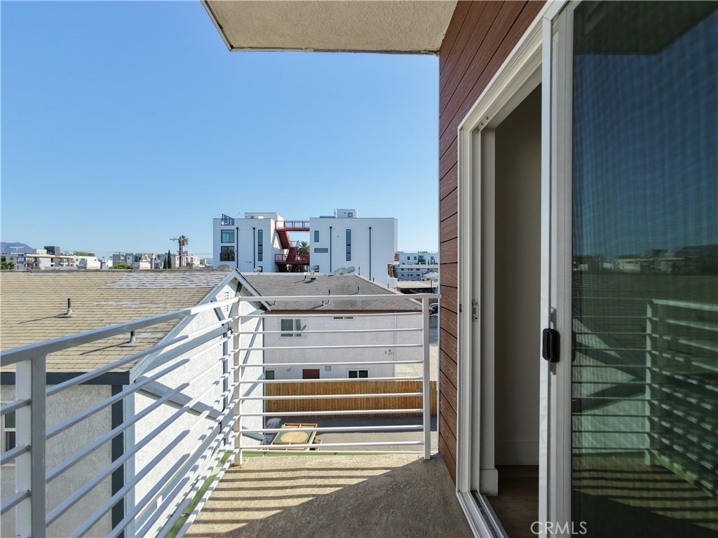 5635 Klump Avenue - Photo 36