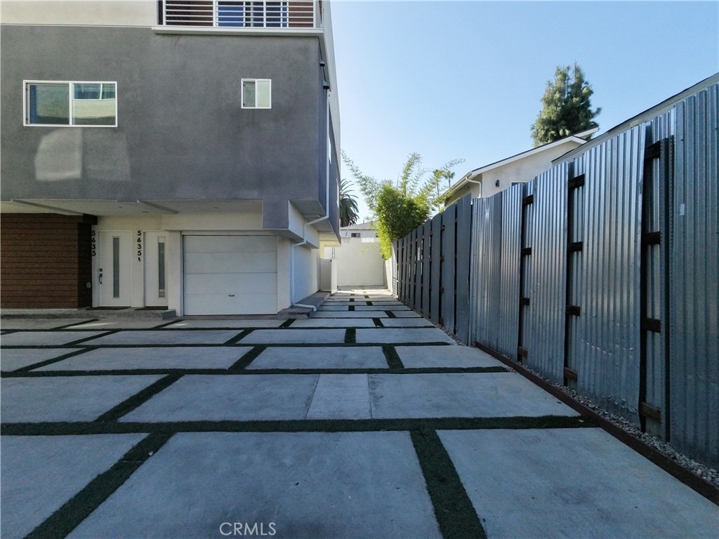5635 Klump Avenue - Photo 27