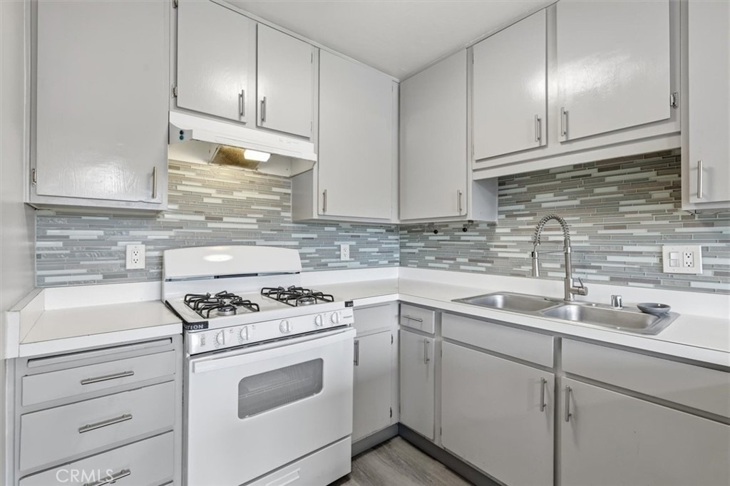 25930 Narbonne Ave - Photo 15
