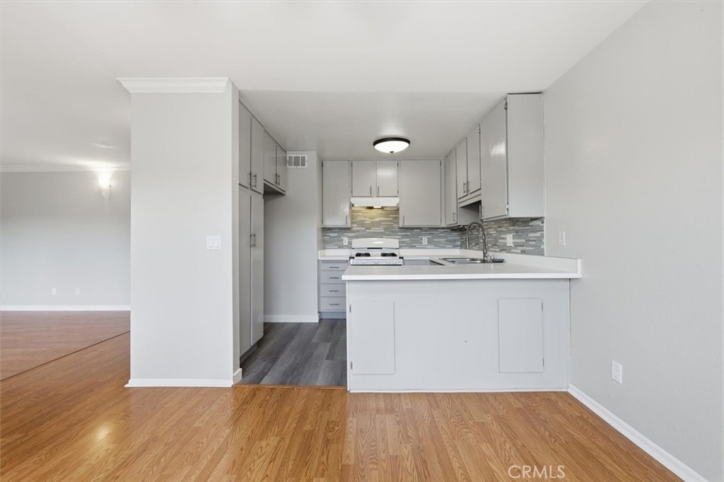 25930 Narbonne Ave - Photo 10