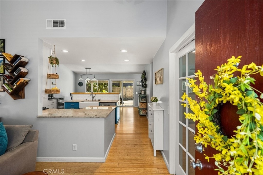 1231 N Dolores - Photo 3