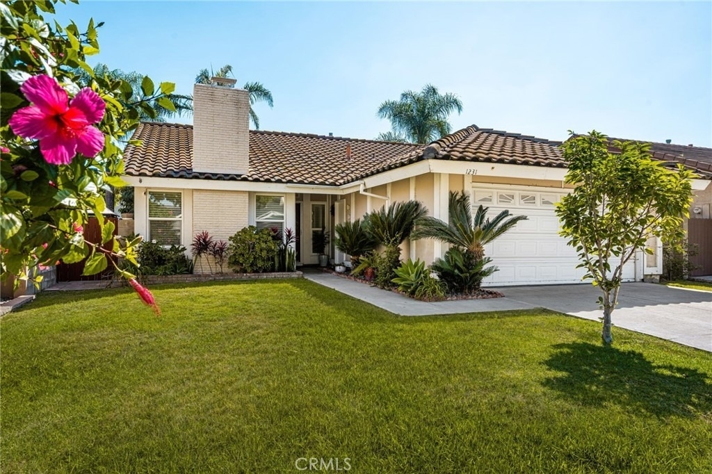 1231 N Dolores - Photo 2