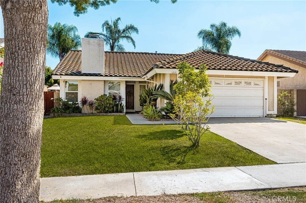 1231 N Dolores - Photo 1