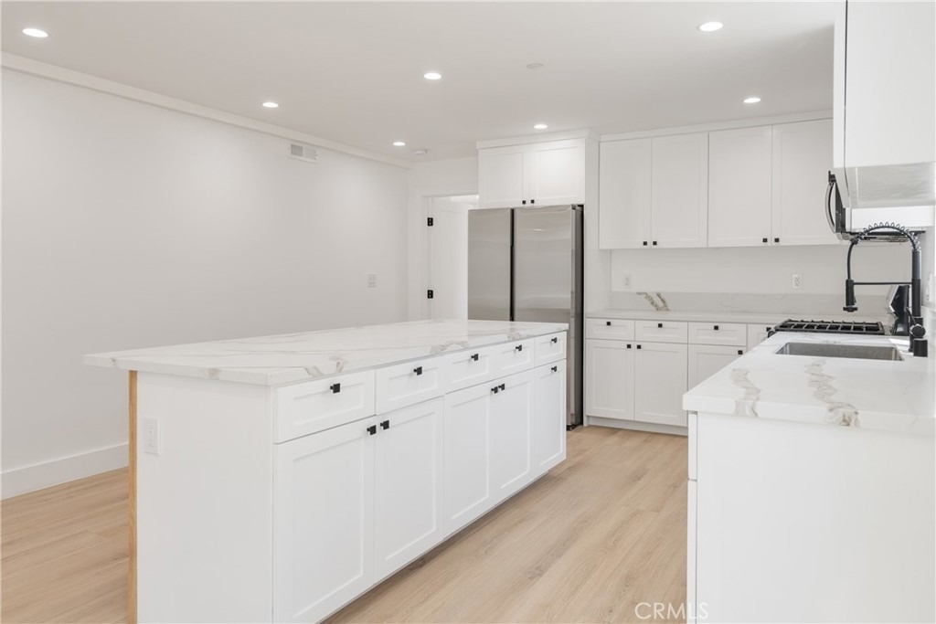2338 S Cloverdale Avenue - Photo 9