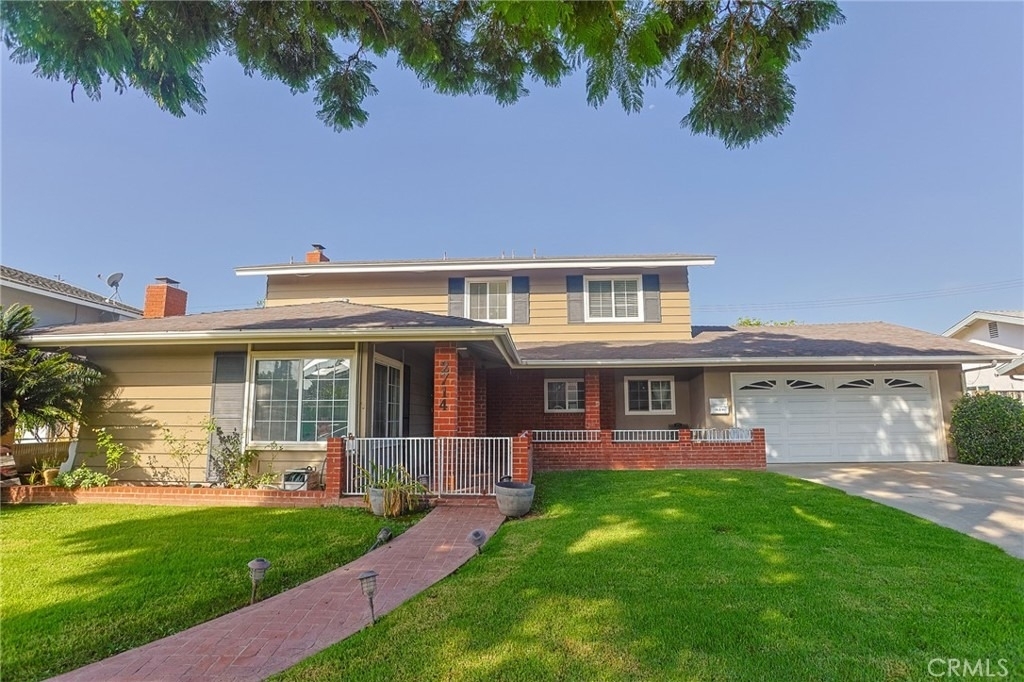 2714 N Linwood - Photo 0
