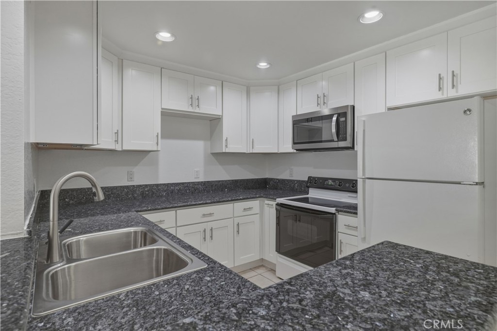 21372 Brookhurst - Photo 7