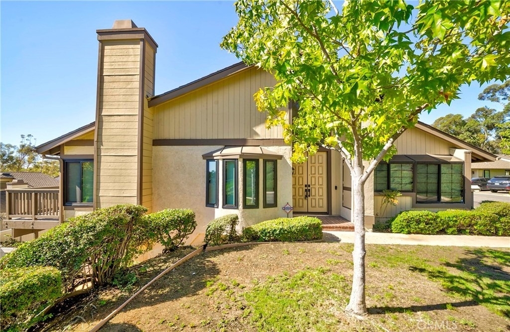 2415 Applewood Circle - Photo 2
