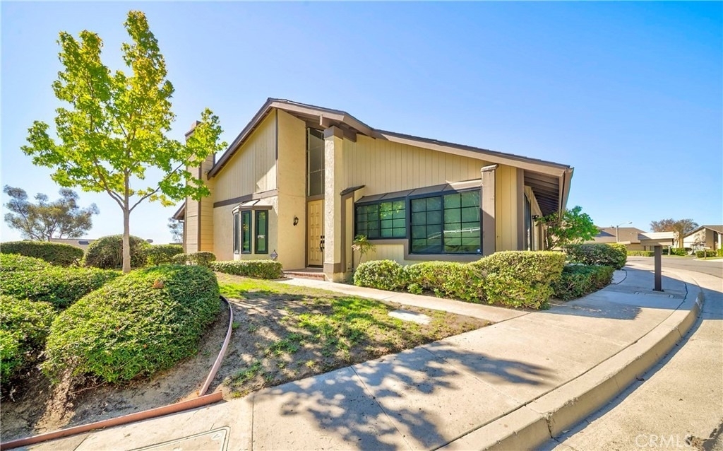 2415 Applewood Circle - Photo 1