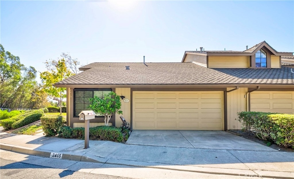 2415 Applewood Circle - Photo 4