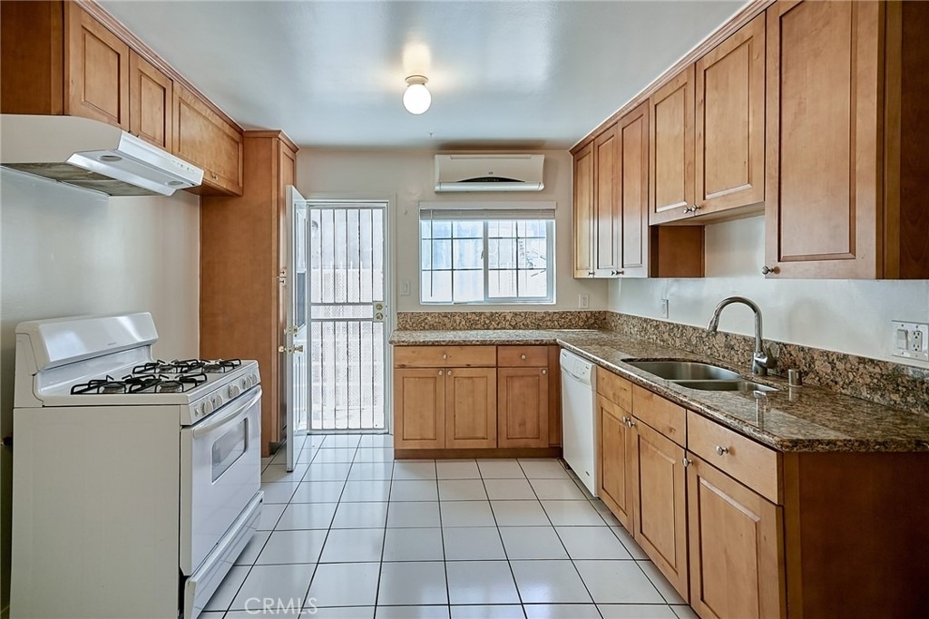 2656 Fairway Avenue - Photo 8
