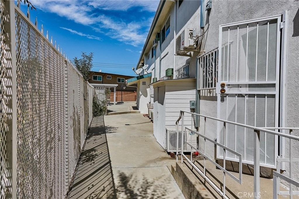 2656 Fairway Avenue - Photo 33